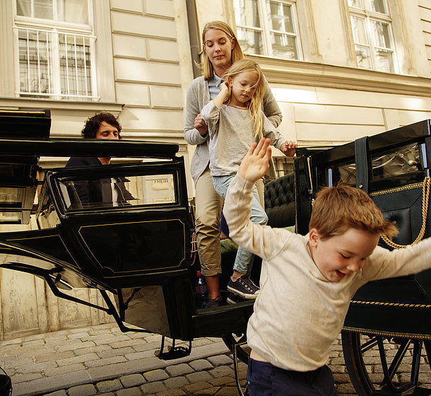 Mit dem Fiaker, Altstadt | © WienTourismus/Peter Rigaud